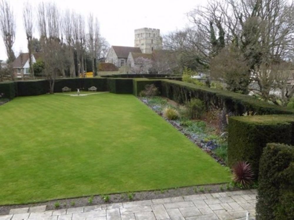 Фото The Salutation