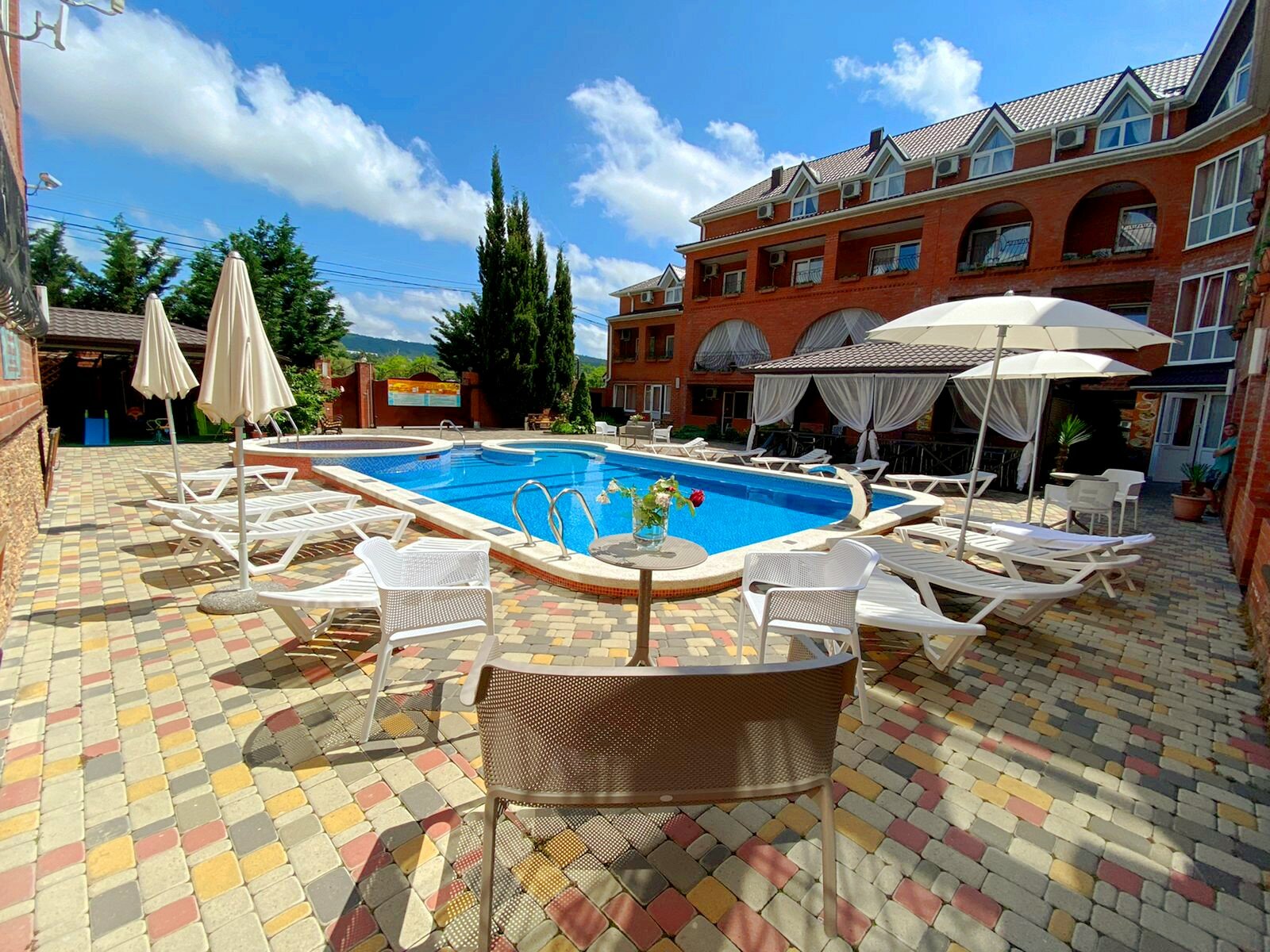 Фото отеля 2