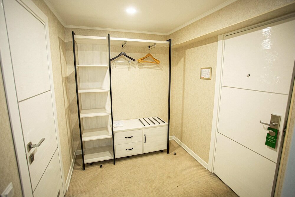 Фото B Hotel Bishkek