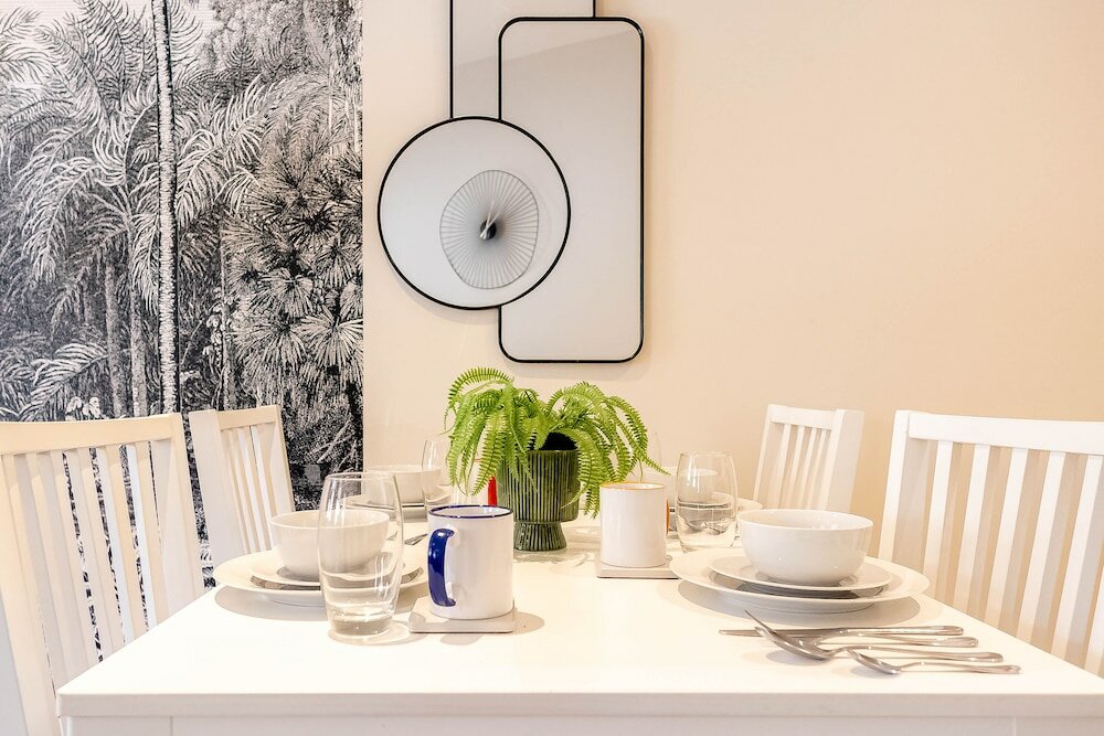 Фото Two Bed City View near Kings Cross Stn