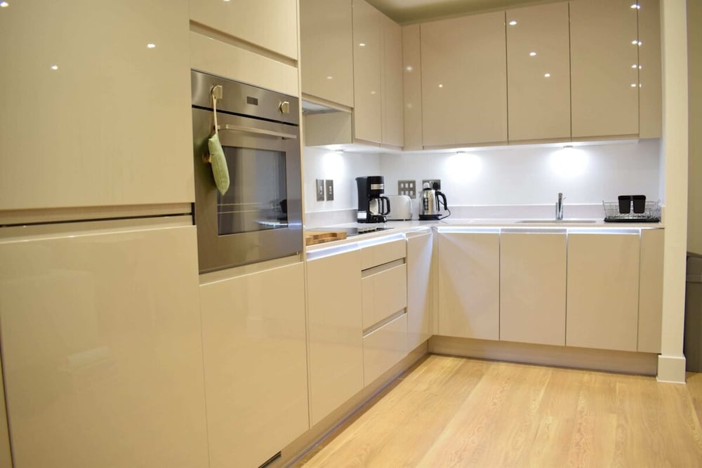 Фото Bright 2 Bedroom Flat in Park Royal