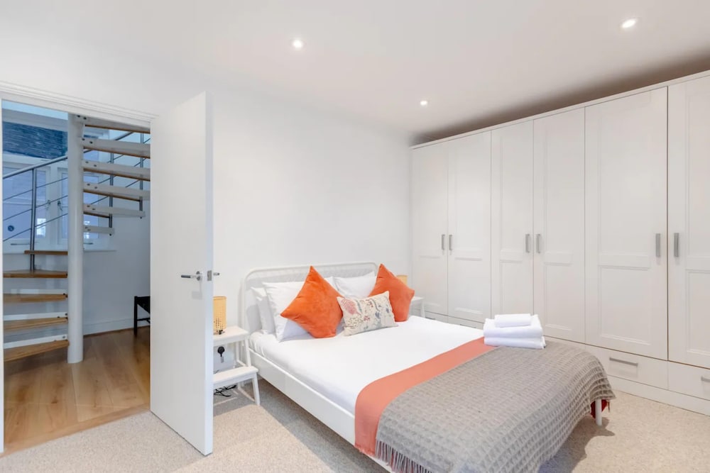 Фото Beautiful & Modern 3 Bedroom Flat - Pimlico!
