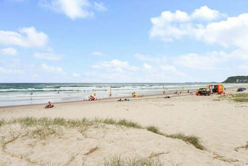 Гостиница Bright 2 Bedroom Apartment in Burleigh Beach