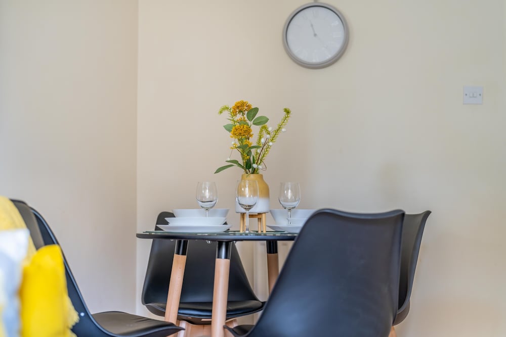 Фото Pierocks Wickets Luxury Entire House, Free Parking and Wi-fi in Maidenhead