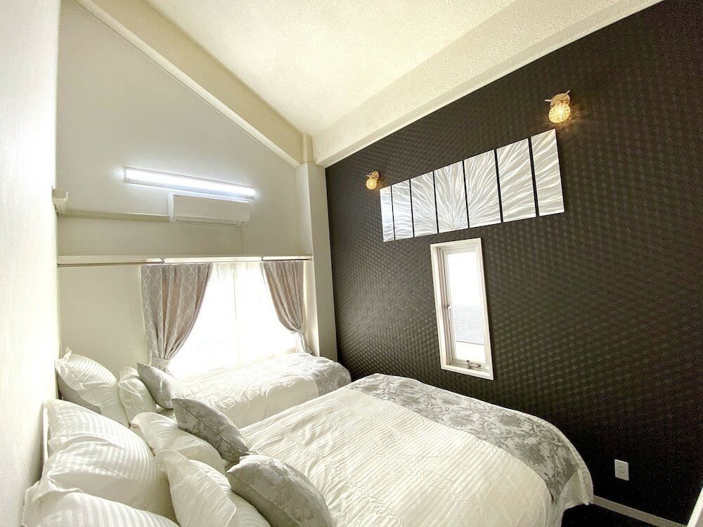 Фото Chatan Tall House