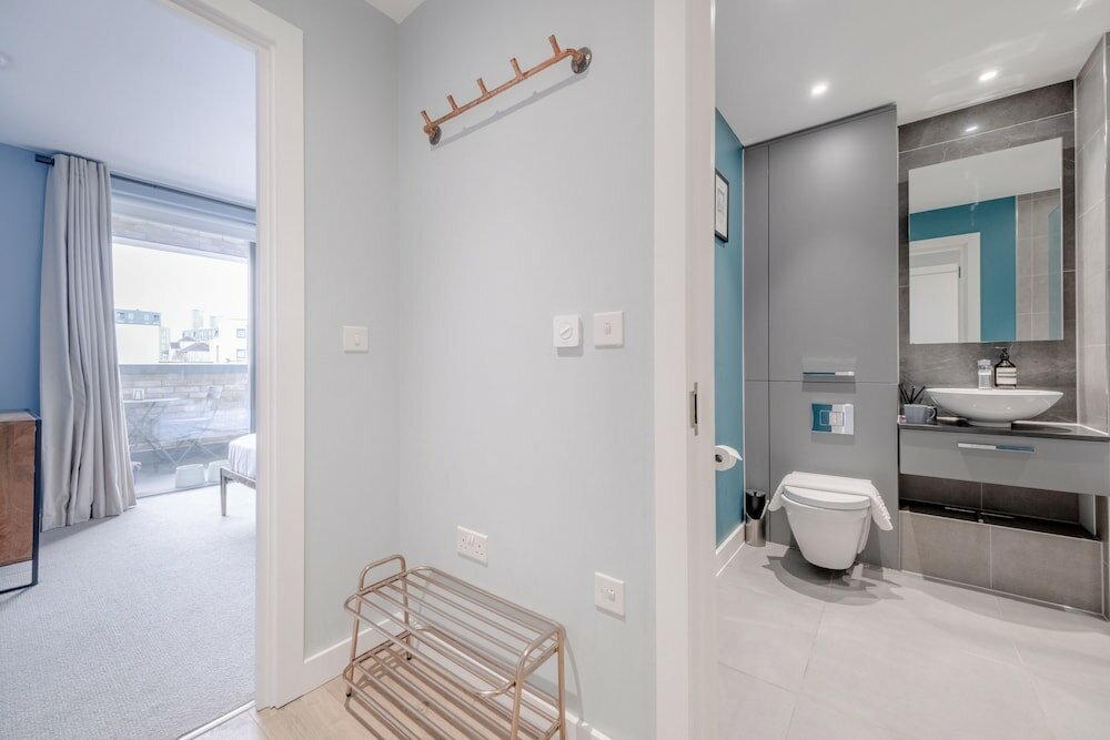 Фото Light & Spacious 1bedroom Flat With Balcony - Mile End