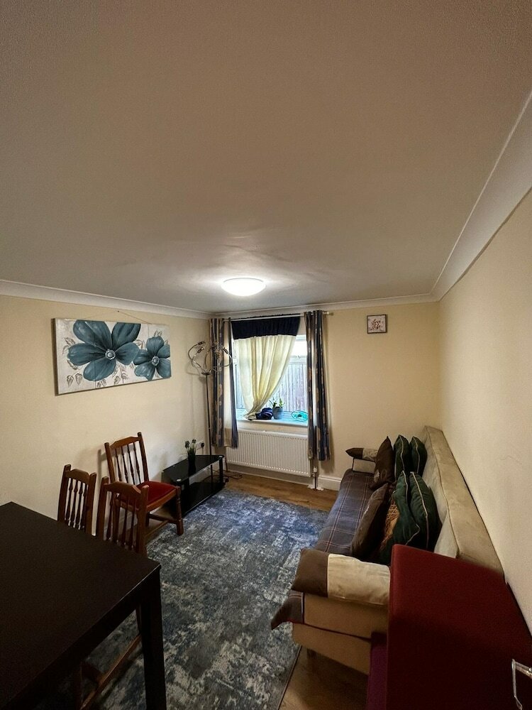 Фото Whole House Cottage with huge Garden