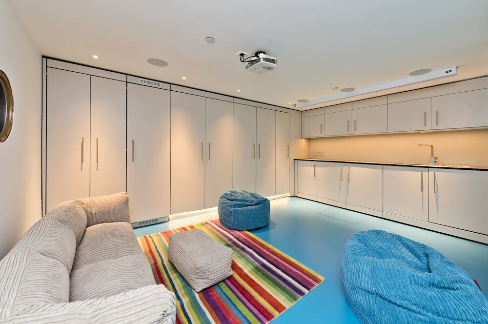 Фото Amazing South Kensington Mews House by Underthedoormat