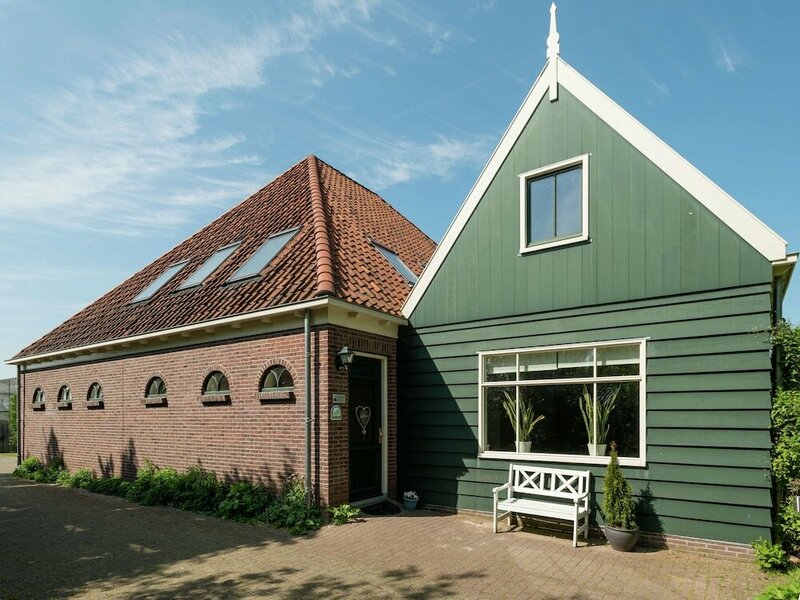 Гостиница Inviting Holiday Home in Zuidoostbeemster near Center & Forest