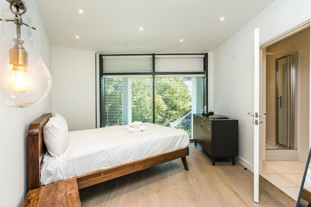 Фото 2 Bedroom Apartment on Homerton Road