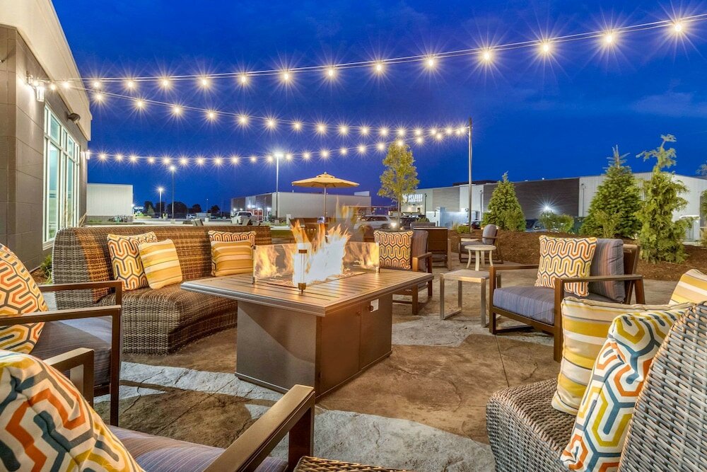 Фото Cambria Hotel Davenport Quad Cities