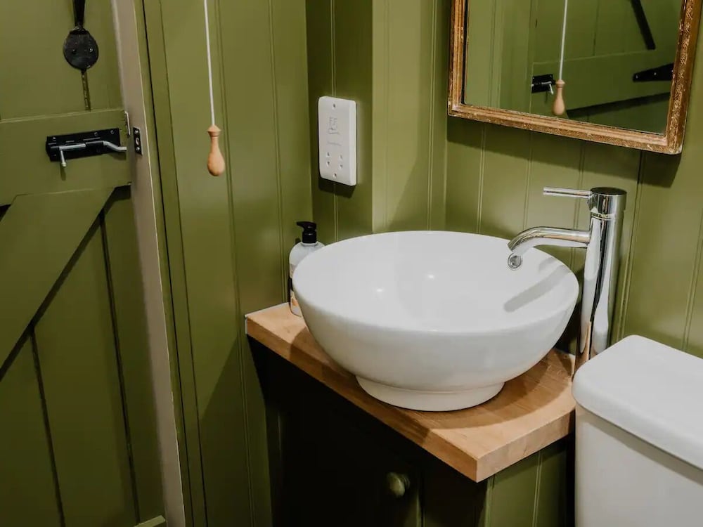 Фото Beautiful Listed Gatehouse in Great Area