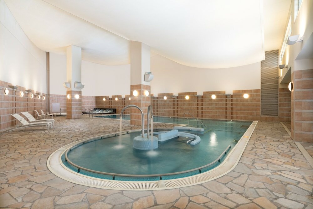 Фото Hotel Crimson Palace