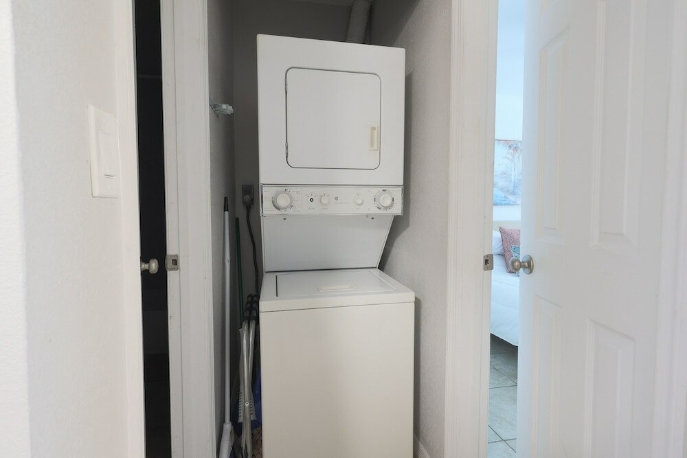 Фото Saint Joseph Suites Down Town Tampa