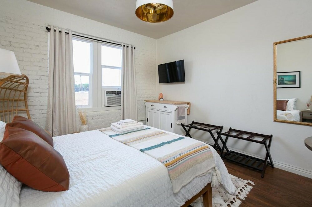 Фото Beautiful Studio Near Hollywood! Sleeps 2!