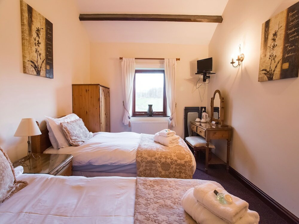 Фото Oyo Ye Olde Bowling Green Inn