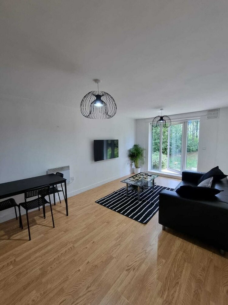 Фото London City Stays - Modern 2 Bedroom Apartment With Free Parking And Gym Access