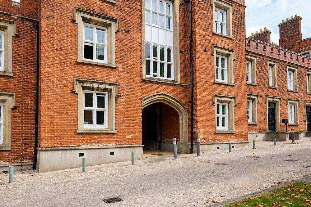 Фото The Woolwich Retreat - Enticing 5bdr House With Parking