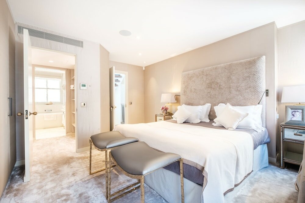 Фото Luxury Home with 3 Bed 2 Bath in London