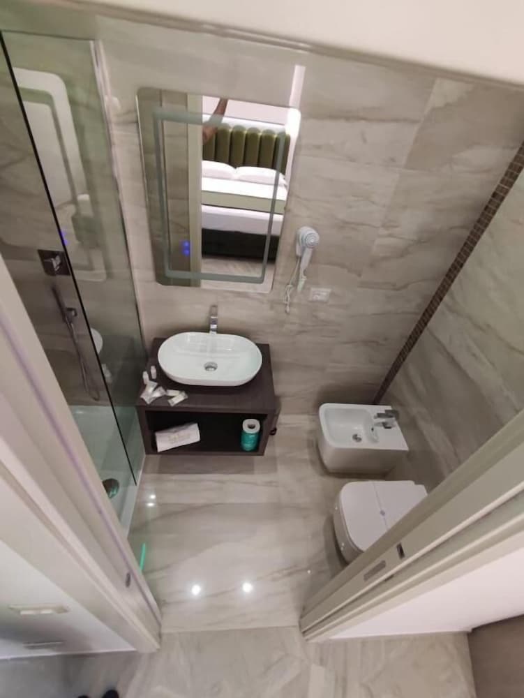 Фото Twin Towers Naples Luxury