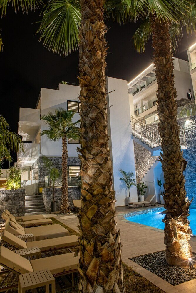 Фото Beach Walk Luxury Suites