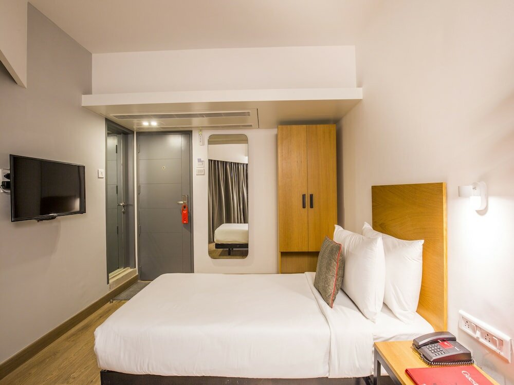 Фото Oyo Townhouse 022 Koregaon Park Pune