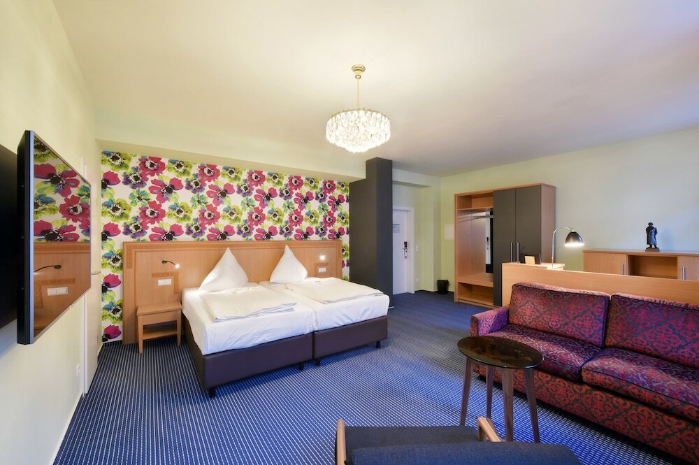 Фото 146038874193