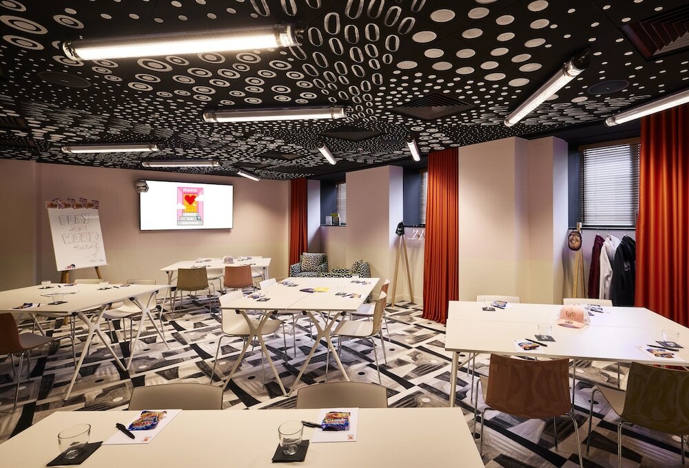 Фото Mama Shelter Paris La Défense