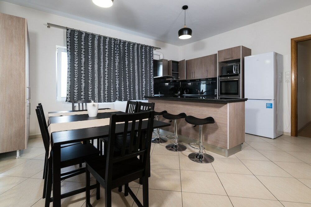 Фото Alexander Apartments Airport