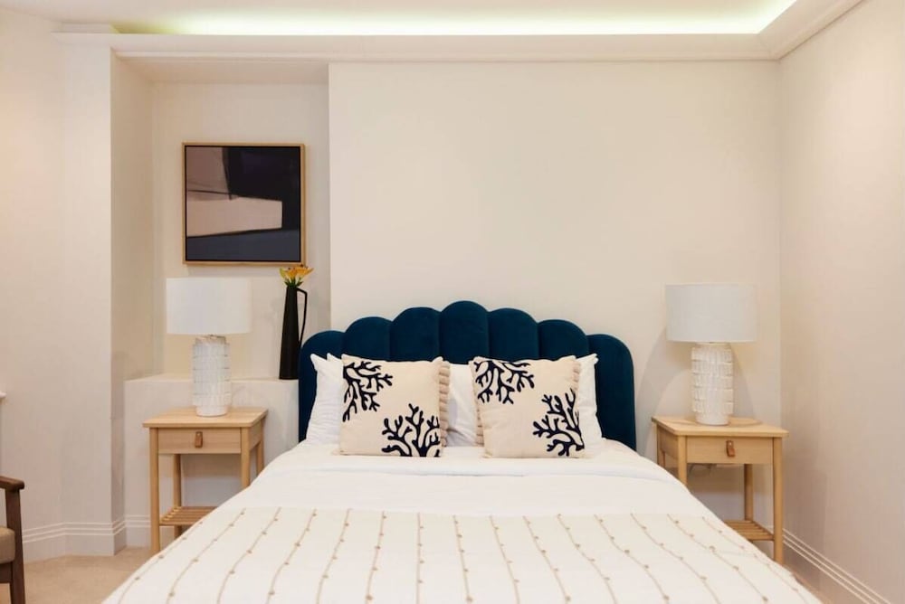 Фото The Chelsea Wonder - Spacious 3bdr Flat With Terrace + Garden