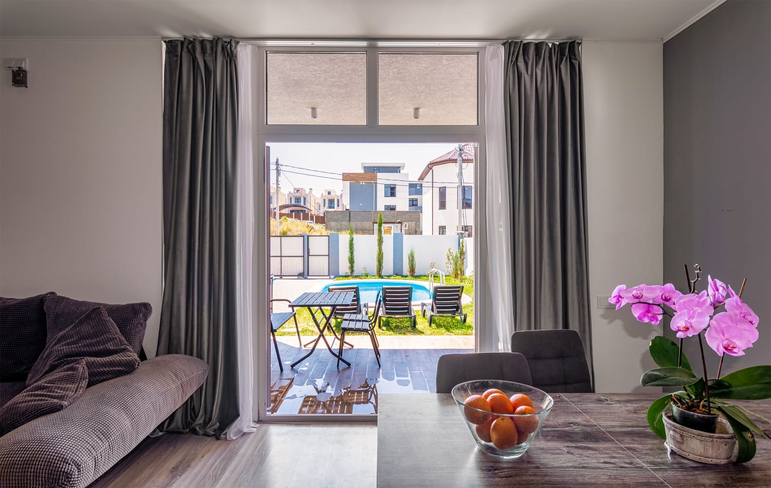 Фото Дом с бассейном