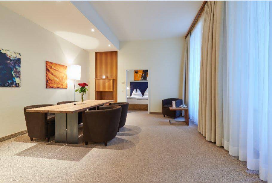 Фото HiLight Suites Hotel