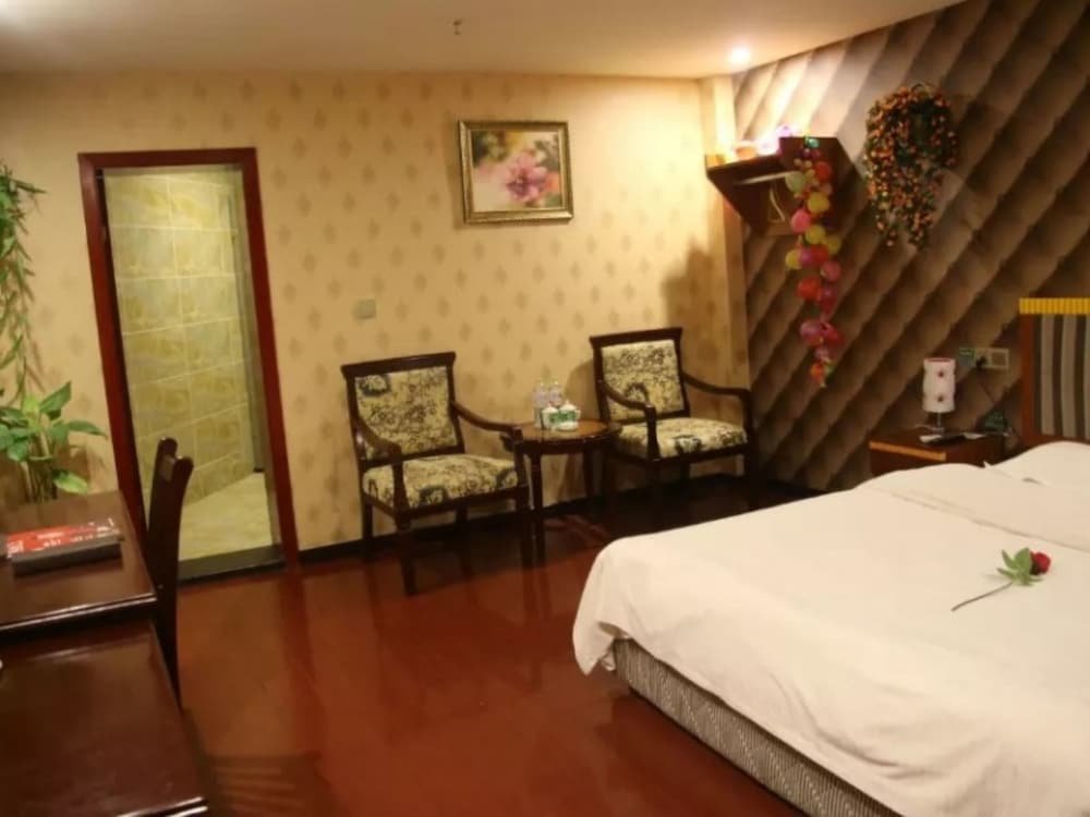 Фото GreenTree Inn Chongqing Shiqiaopu Computer City Light Rail Stine Express Hotel