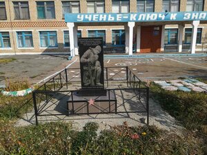 Обелиск павшим защитникам Родины, 1941-1945 гг. (Оренбургская область, Адамовский район, Обильновский сельсовет, посёлок Обильный), памятник, мемориал в Оренбургской области