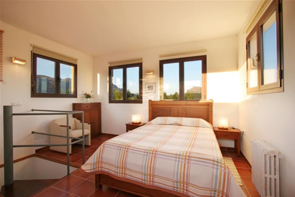 Фото Villa - 4 Bedrooms with Pool and WiFi - 108746