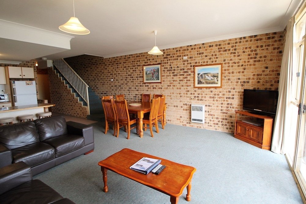 Фото Twin Seasons 4 - Lake and Mountain Views