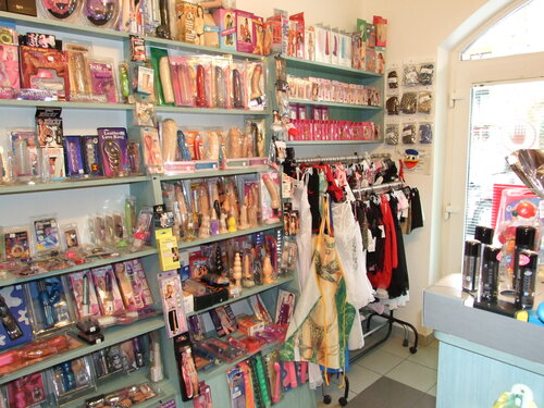 Ozbek yigiti ozbek ayolining kozini yalaydi.