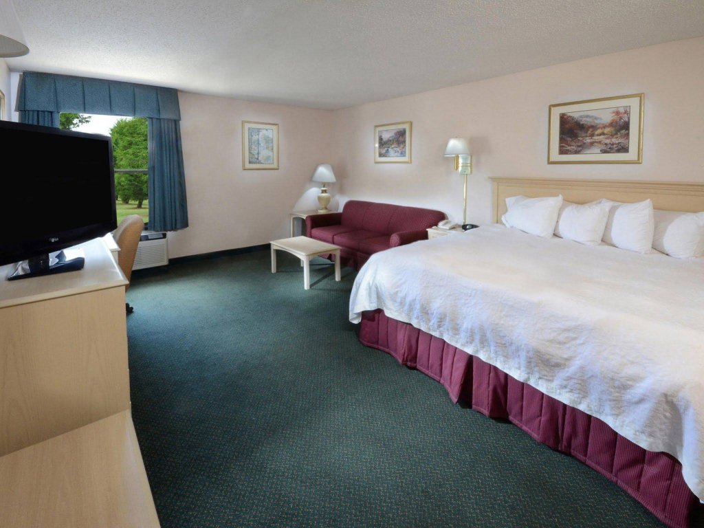 Фото Hampton Inn Martinsville