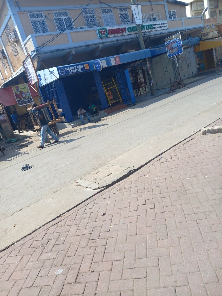 Perfume and cosmetics shop Daddy Ash Limited, Accra, photo