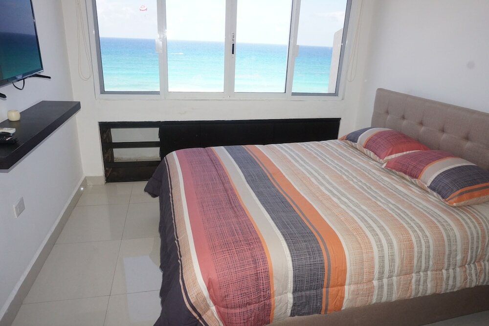 Фото Beachfront Penthouses at Brisas by The Spot