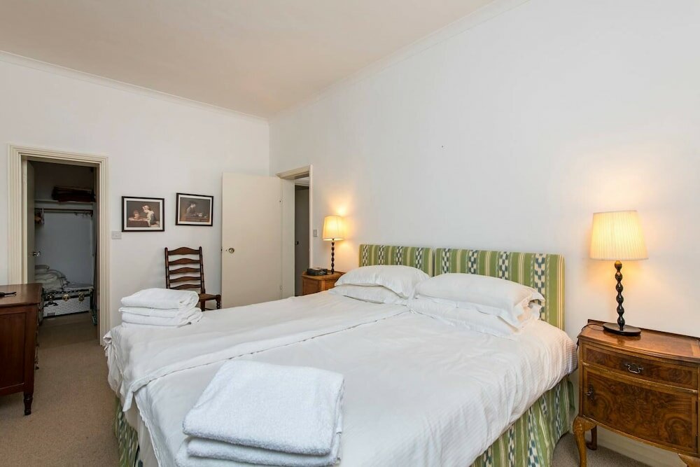 Фото Traditional 1 Bed in Chelsea Near Harrods