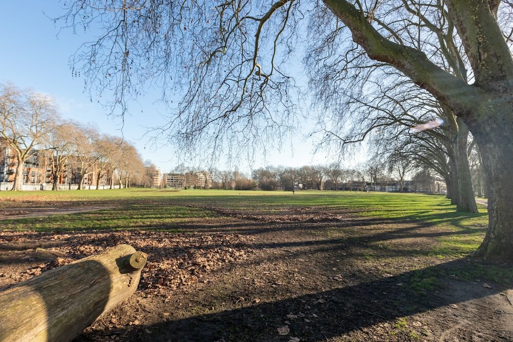 Фото Serene and Spacious 1 Bedroom Garden Flat in Clapton