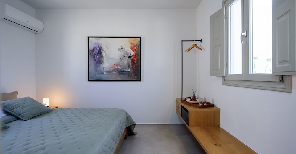 Фото Oia Treasures Art Suites