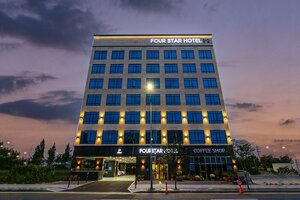 Гостиница Hotel Four Star в Пучхоне