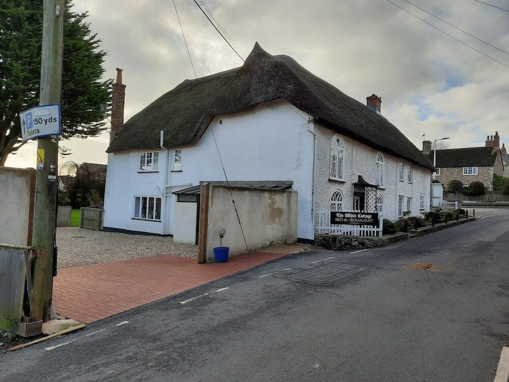 Фото The White Cottage B&b