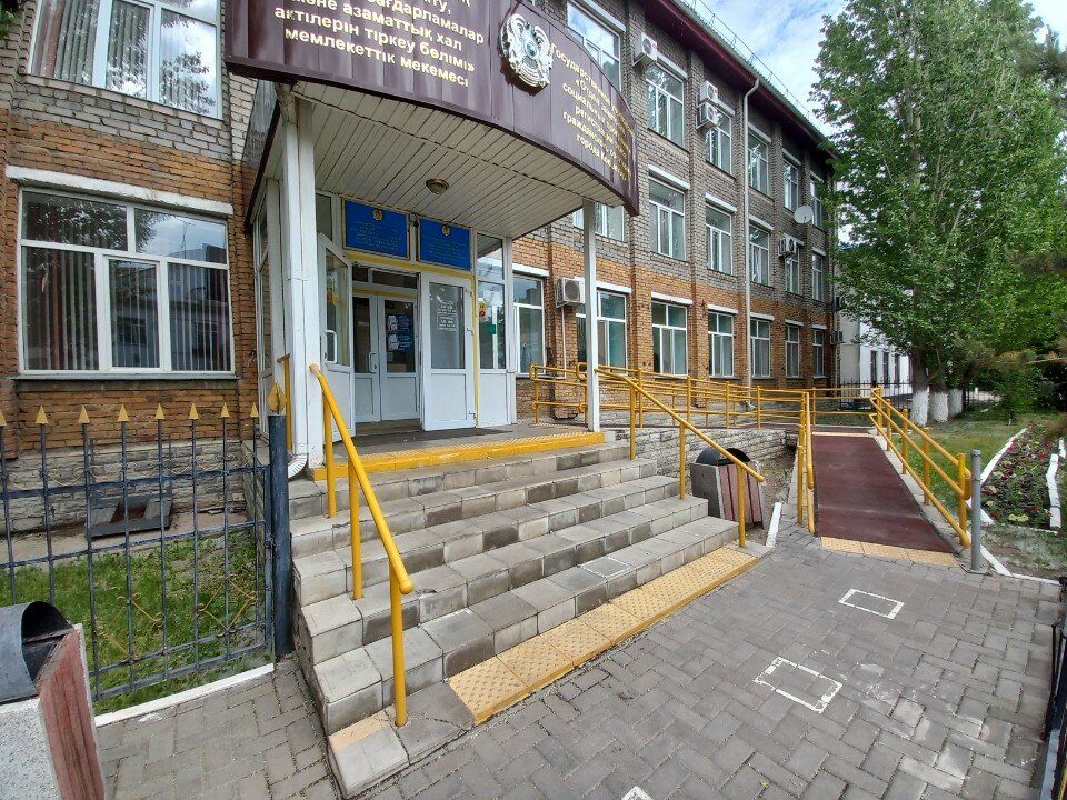 Мен әпкемнің трусисын түсіріп, оны сиқыдым.