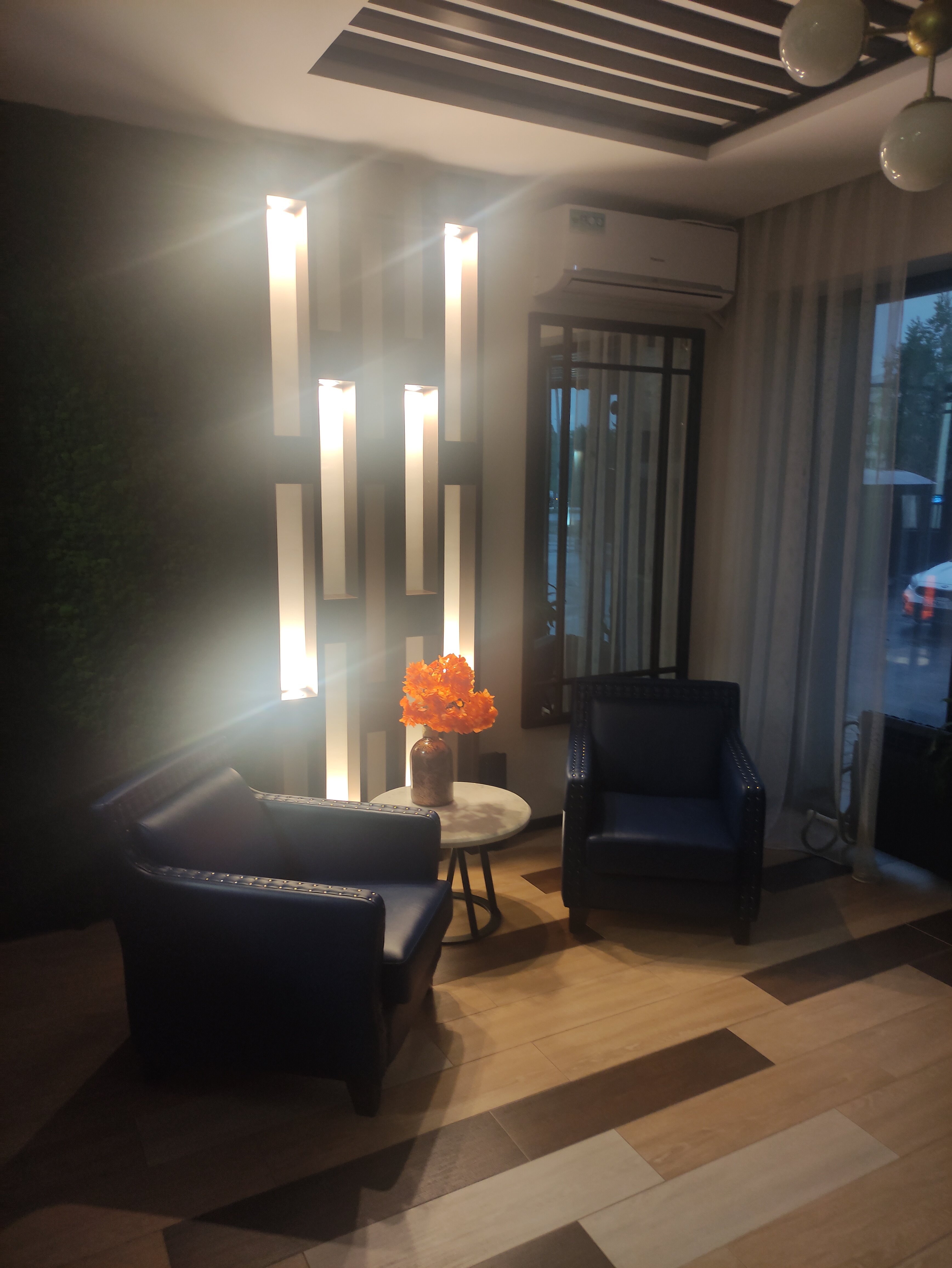 Фото Holiday Hotel