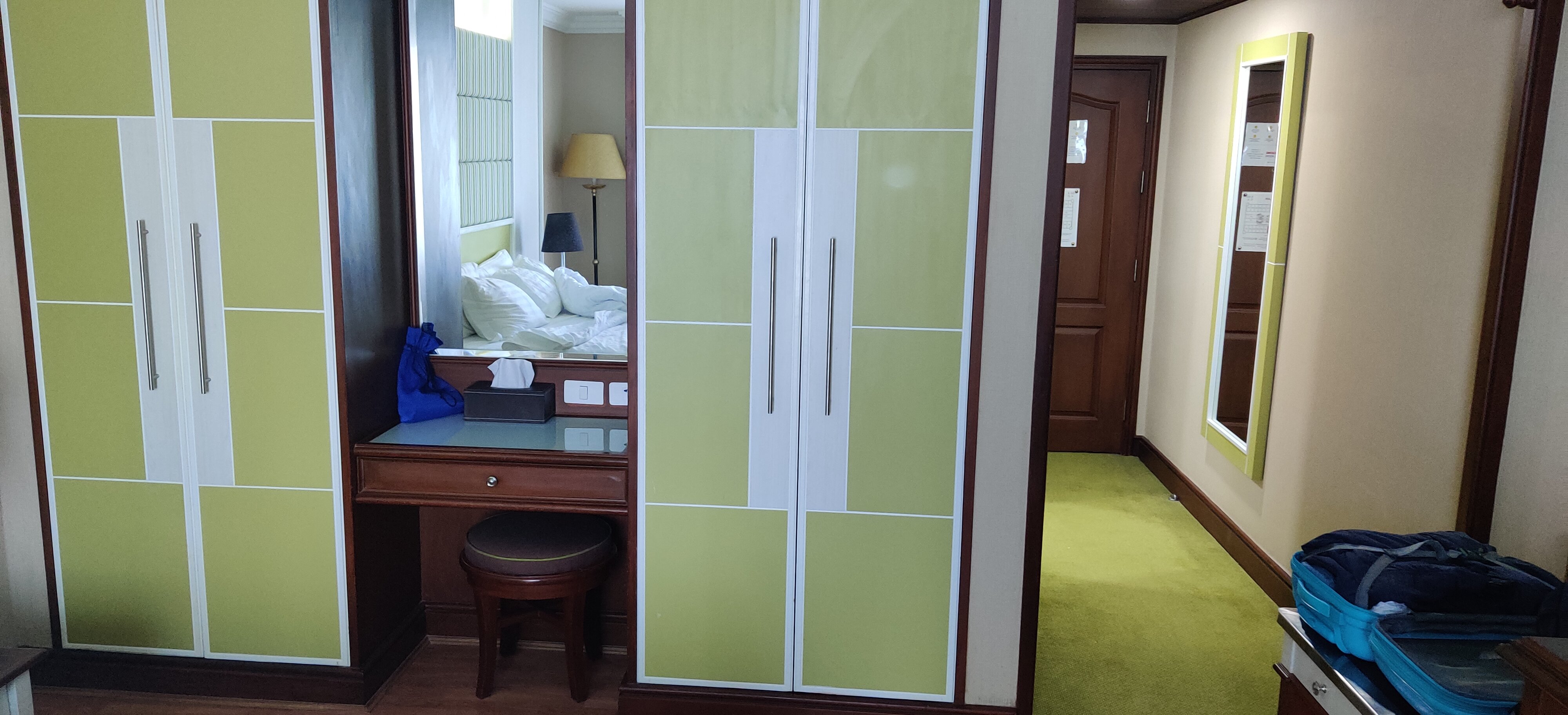 Фото Golden Tulip Sovereign Hotel