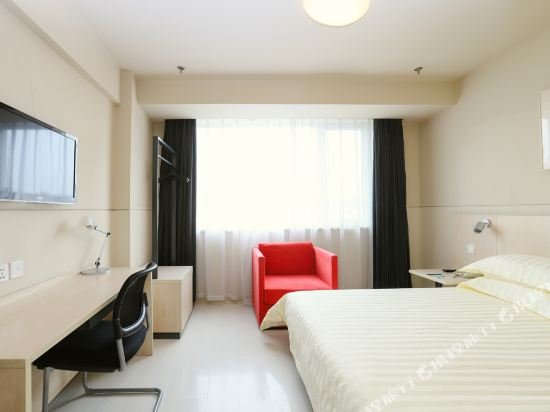 Фото Jinjiang Inn Chengde Railway Station