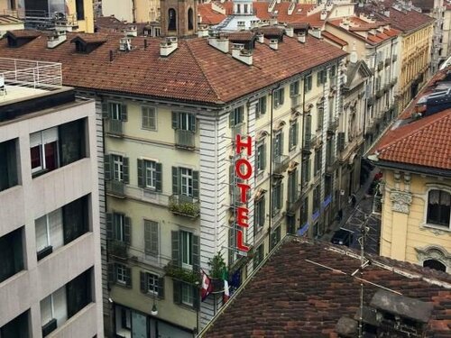 Гостиница Le Petit Hotel в Турине